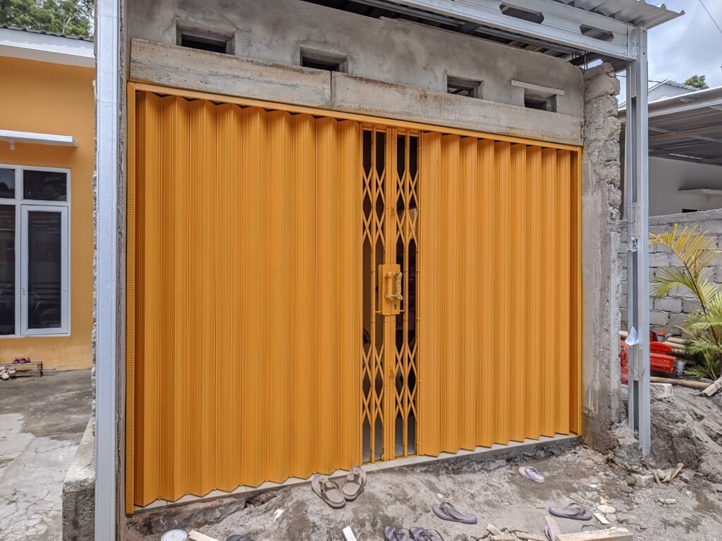 folding gate